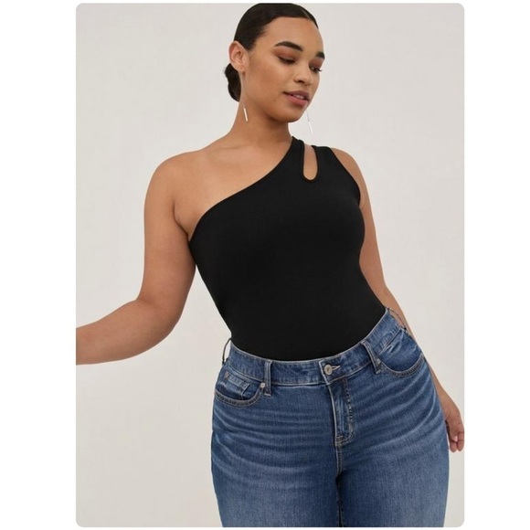 Torrid Black Foxy One Shoulder Cutout Top size 4X - Picture 2 of 9